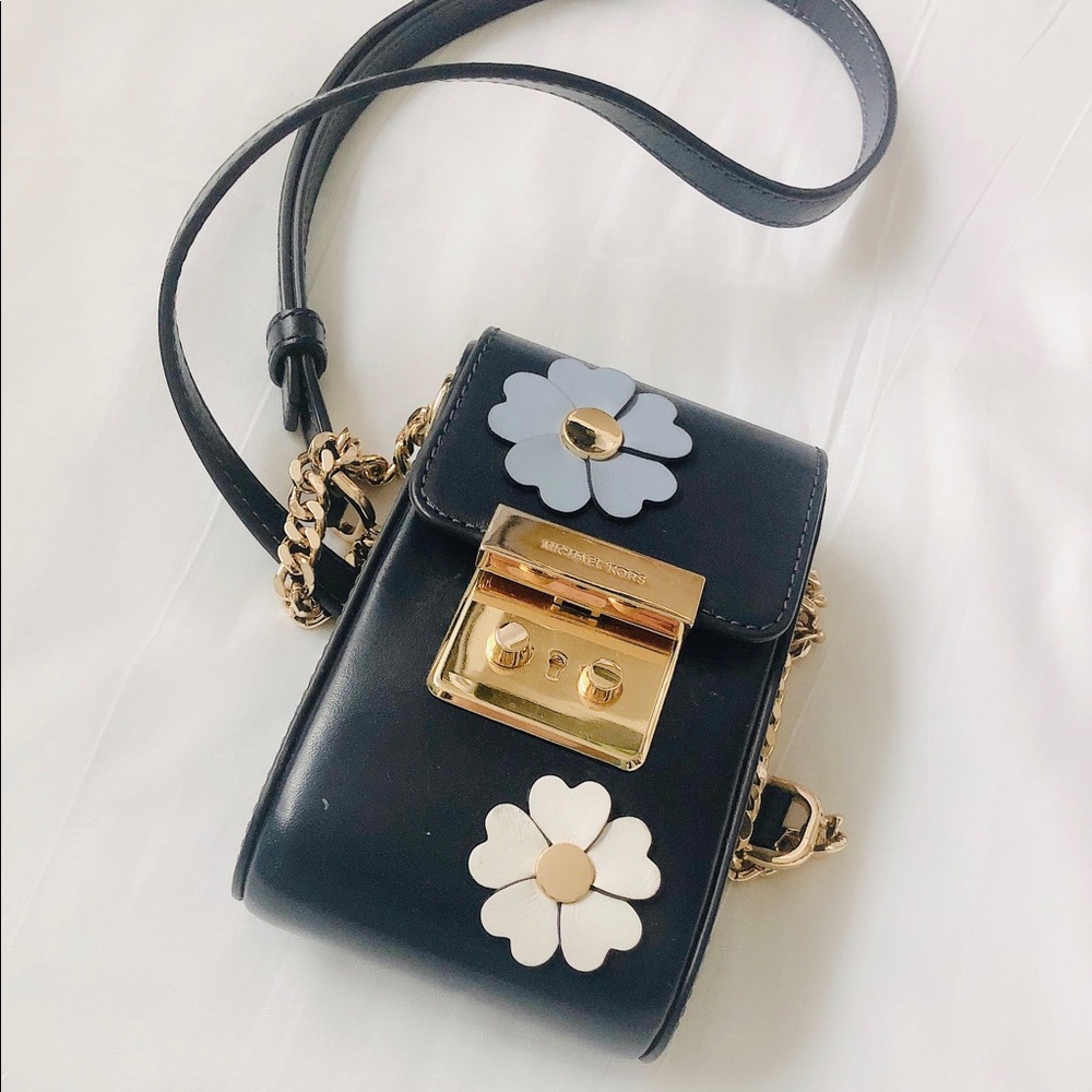 Michael Kors
Floral Camera Dark blue Crossbody Bag